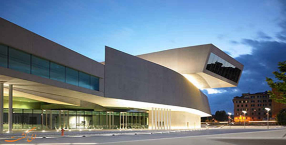 
	پاورپوینت موزه ماکسی اثر زاها حدید
