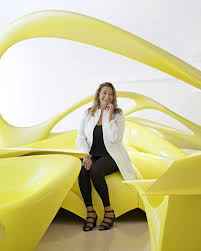 
	پاورپوینت معمار زاها حدید
