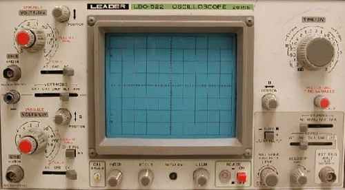 پاورپوینت با عنوان آشنایی با اسیلوسکوپ و کاربردهای آن در 41 اسلاید