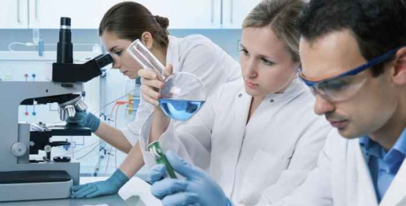 
	پاورپوینت نقش استانداردسازي در توسعه صنعت انفورماتيك پزشكي
