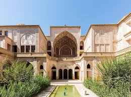 
	پاورپوینت بررسی 3 ساختمان  مختلف در اقلیم گرم و خشک
