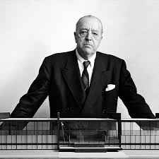 
	پاورپوینت معماری معاصر میس وندوروهه
