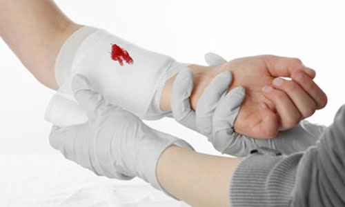 
	پاورپوینت كمك هاي اوليه در خونريزي و شوك
