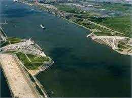 
	تحقیق سد امواج طوفان New waterway
