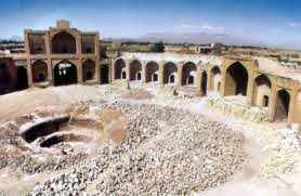 
	پاورپوینت بررسی کاروانسرای امین آباد
